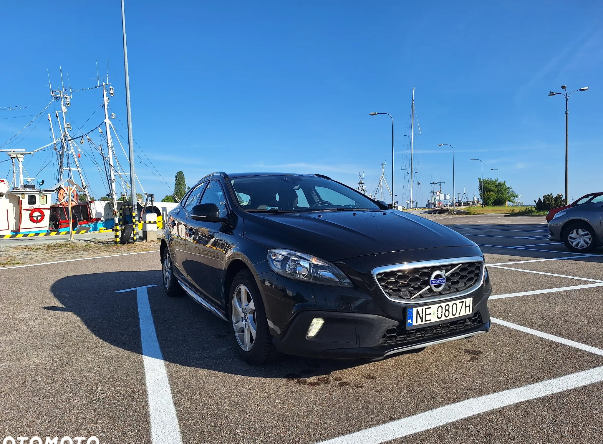 Volvo V40 cena 56900 przebieg: 132000, rok produkcji 2016 z Gdynia małe 254